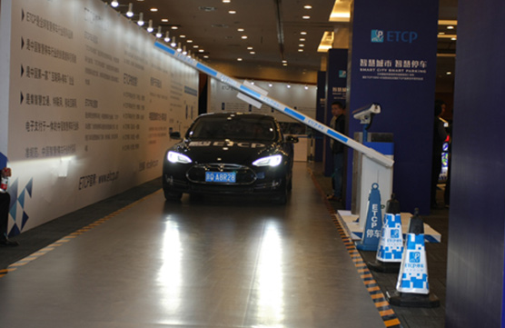 車牌識(shí)別方便車輛進(jìn)出停車場(chǎng)