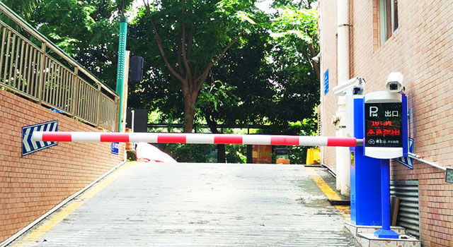 停車場(chǎng)入口